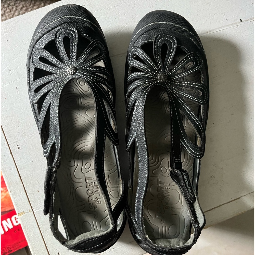 Women’s shoes